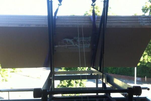 Flatgebouw - deuren hijsen met minikraan